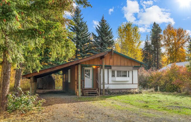 Spacious 2-Bed, 1-Bath Rental with Bonus Room & Large Lot