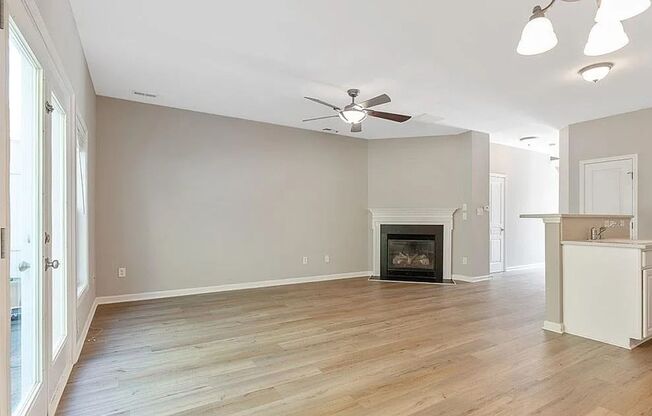 MUST SEE !! 3bd 3.5ba Townhome in Fuquay Varina