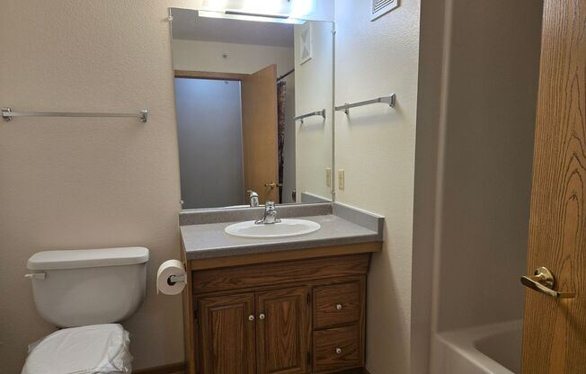 1 bed, 1 bath, 685 sqft, $1,035, Unit 2105