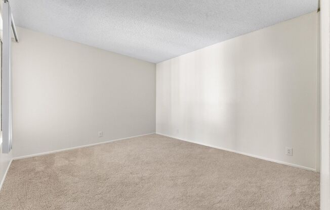 2 beds, 1 bath, 876 sqft, $2,695, Unit E107