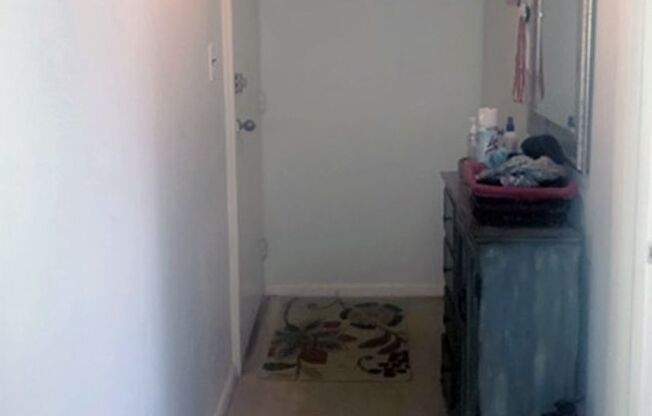 Spacious, 2 Bed 1 Bath Condo In Fantastic Mclean Chase Location – Minutes To Tysons