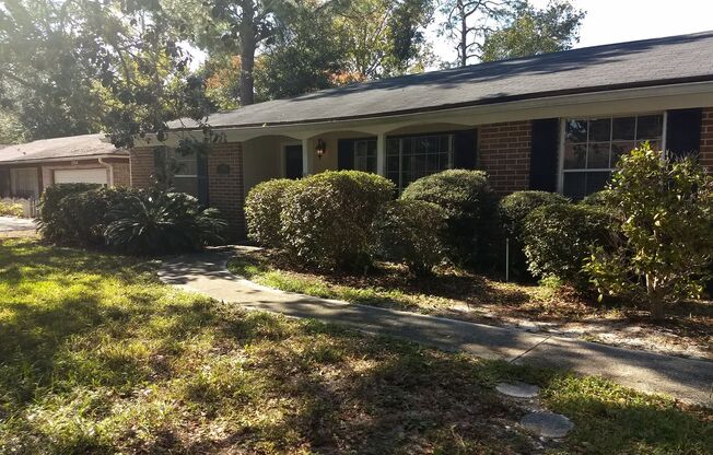 Pristine 4 /2 Brick Home with a Pool Service in Orange Park