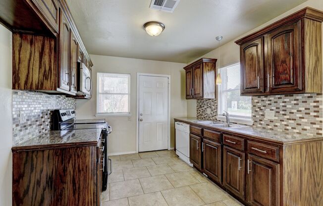 3 beds, 1 bath, $1,195