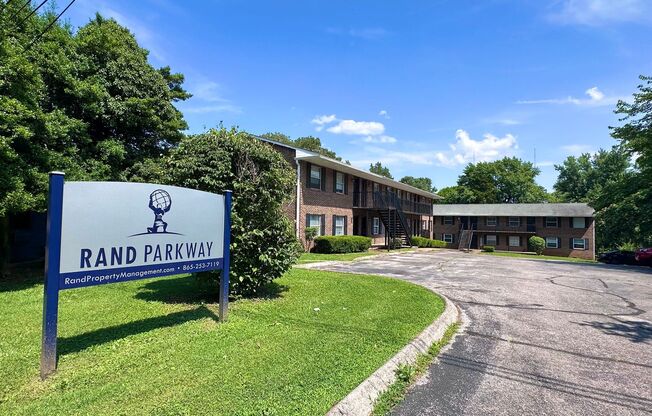 2 beds, 1 bath, 850 sqft, $1,198, Unit Parkway-5