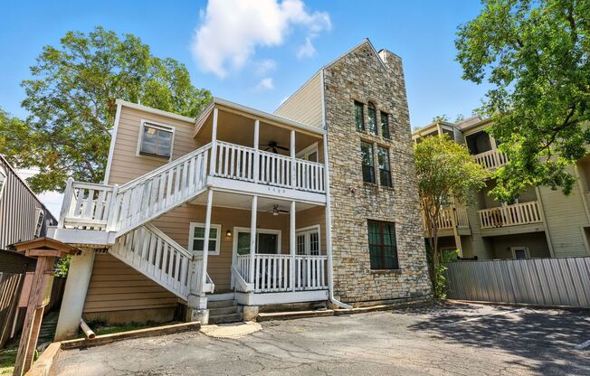 FABULOUS walkable/bikeable 3BR with parking in Hyde Park