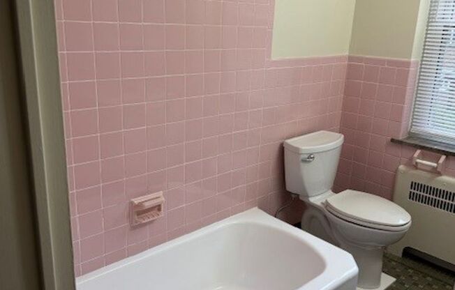 2 beds, 1 bath, 778 sqft, $1,495, Unit 00 - 10552A