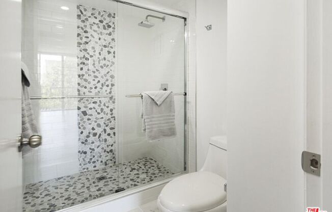 2 beds, 2 baths, 1,071 sqft, $4,500, Unit 501