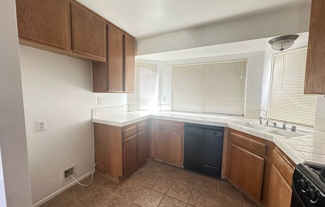 3 beds, 2 baths, $3,300