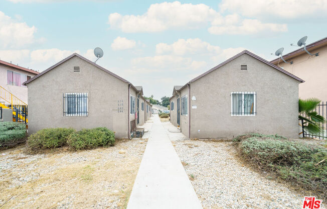 634 W 81 ST