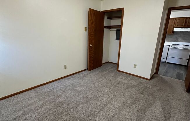 2 beds, 1 bath, $795, Unit Unit 07