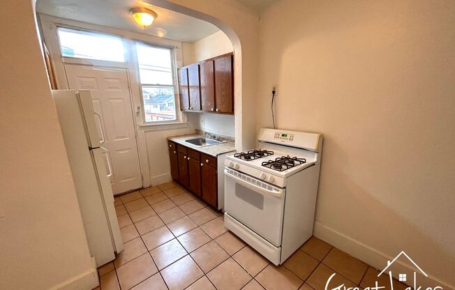 1 bed, 1 bath, $650, Unit Unit 2