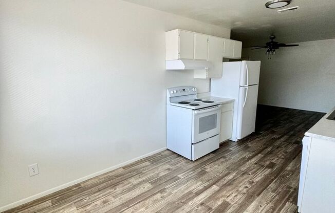 2 beds, 1 bath, 810 sqft, $1,299, Unit 74