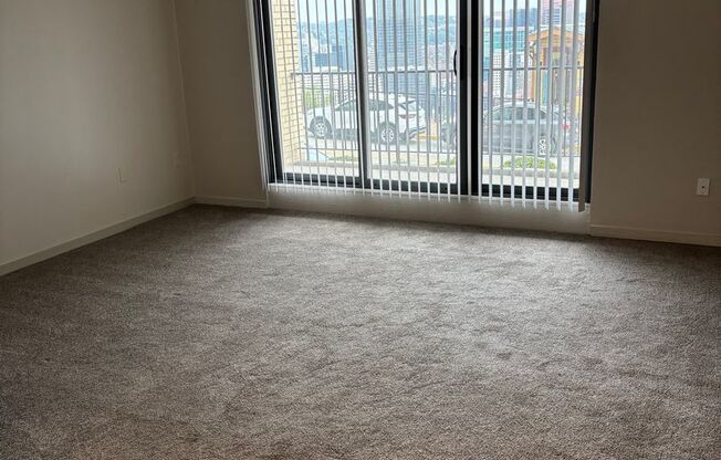 Studio, 1 bath, 580 sqft, $1,375, Unit 102
