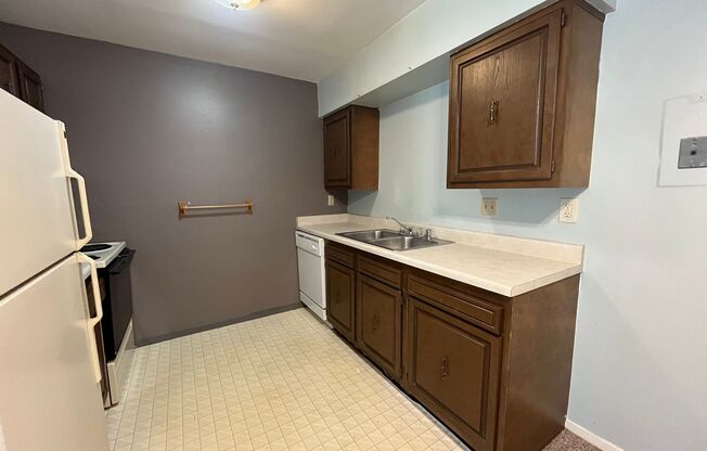 1 bed, 1 bath, $1,015, Unit 102