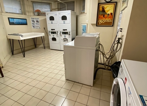 Studio, 1 bath, 330 sqft, $2,800, Unit 7