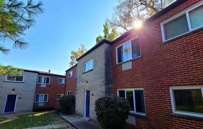 2 beds, 1 bath, 900 sqft, $1,050, Unit 8714-4