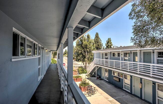 OPEN HOUSE: 11/8 11AM-2PM ~ Charming 1 Bedroom Near SDSU with Parking!