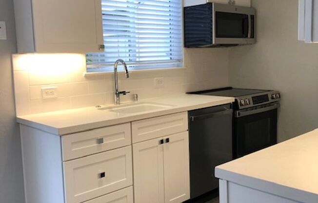 2 beds, 1.5 baths, 1,000 sqft, $3,595, Unit 27