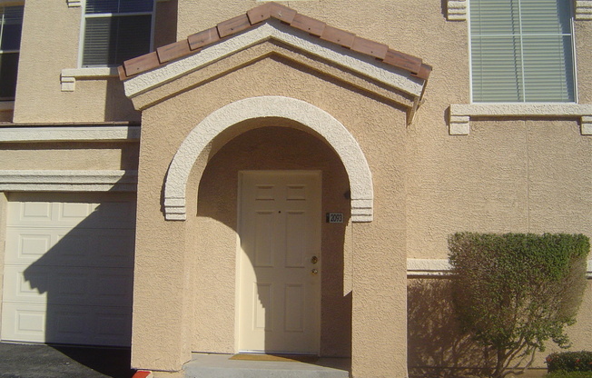 2 beds, 1 bath, $1,750, Unit # 2093