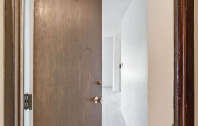 Charming 1-Bedroom Apartment in Highland Park – Freshly Updated & Conveniently Located