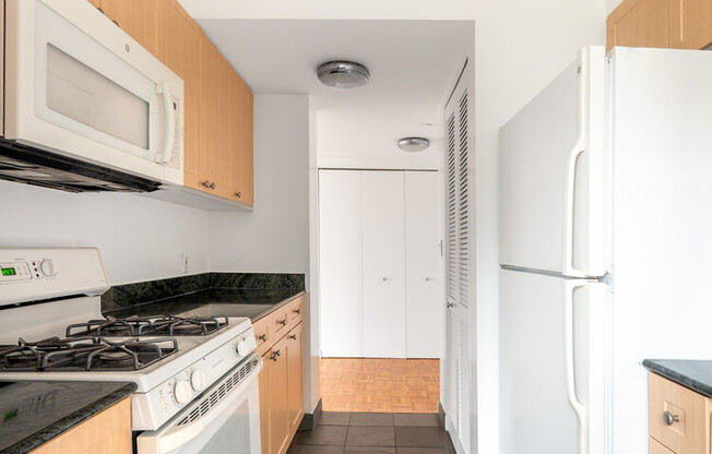 3 beds, 2 baths, 1,295 sqft, $8,250, Unit 19A