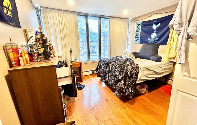 2 beds, 1 bath, 768 sqft, $2,425, Unit 324