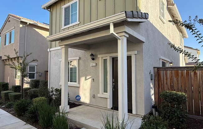 Beautiful 3 bed 2 bath in Roseville!