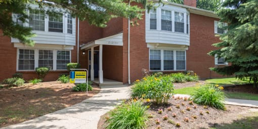 Oxford Court Apartments Exterior