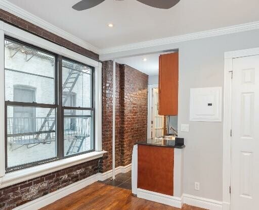 2 beds, 1 bath, $4,495, Unit 4F