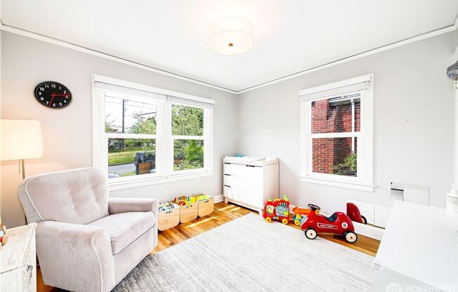 Charming 4 bed, 2 bath, fully fenced, covered deck in convenient location.