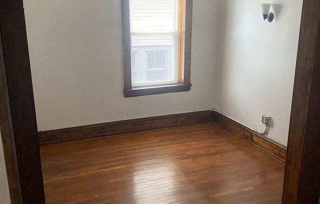 2 beds, 1 bath, 700 sqft, $1,200, Unit MN03