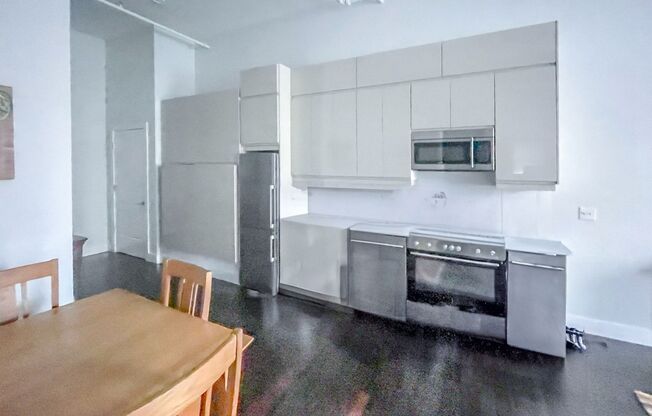 1 bed, 1 bath, 804 sqft, $1,900, Unit 132 Temple St - 203