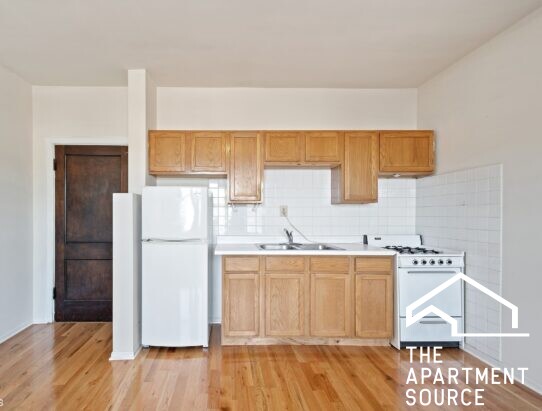 1050 W George St