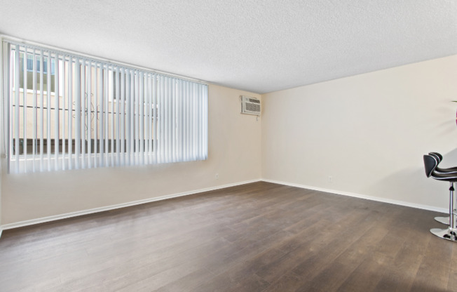 947 W 30 ST