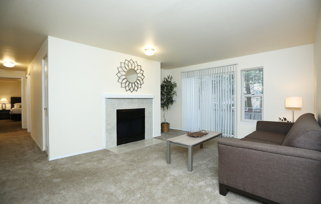 3 beds, 2 baths, 1,153 sqft, $2,285, Unit F 207