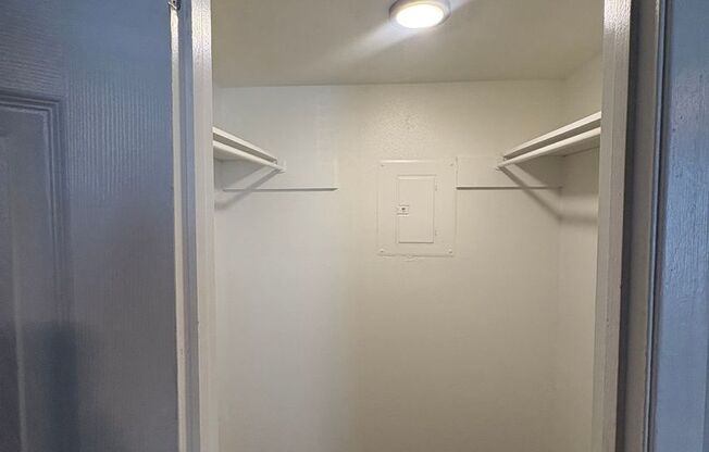 2 beds, 2 baths, 931 sqft, $1,450, Unit 13-1302