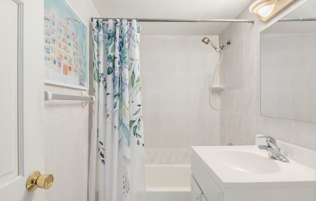 1 bed, 1 bath, $4,000, Unit 5C