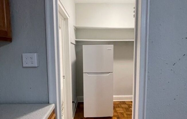 Studio, 1 bath, 215 sqft, $1,285, Unit 707