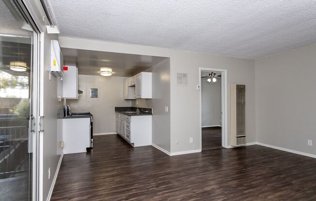 1 bed, 1 bath, 550 sqft, $2,100, Unit 14