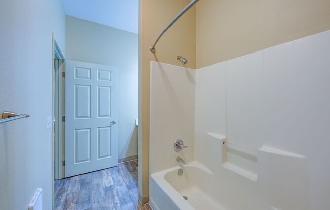 2 beds, 1 bath, 1,000 sqft, $1,900, Unit 244