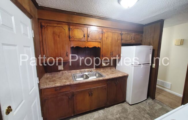 2 beds, 1 bath, 880 sqft, $995, Unit A