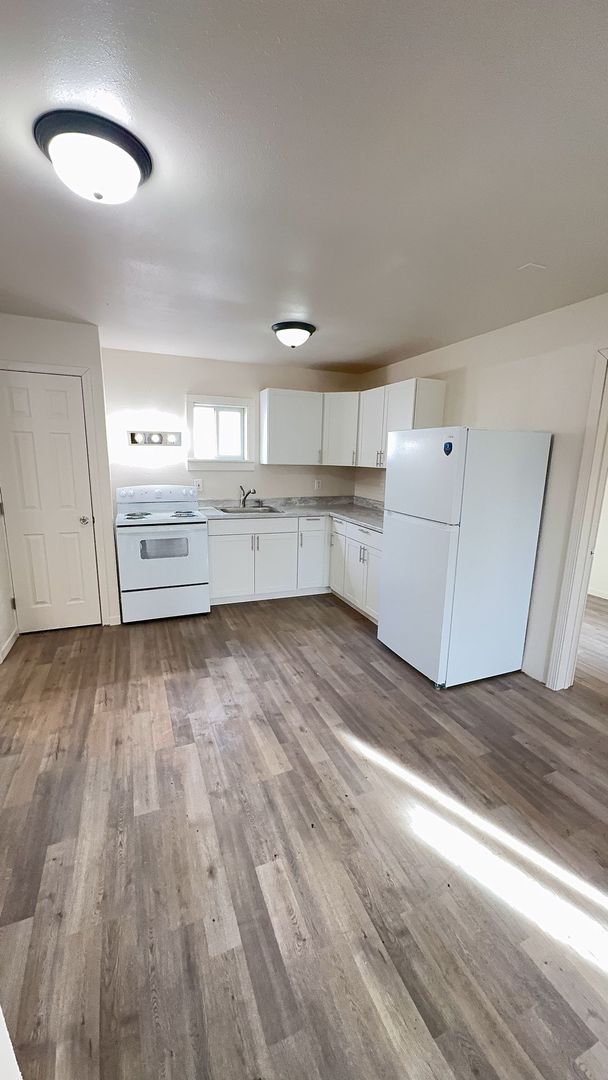 6928-1t - 329-339 S Grape