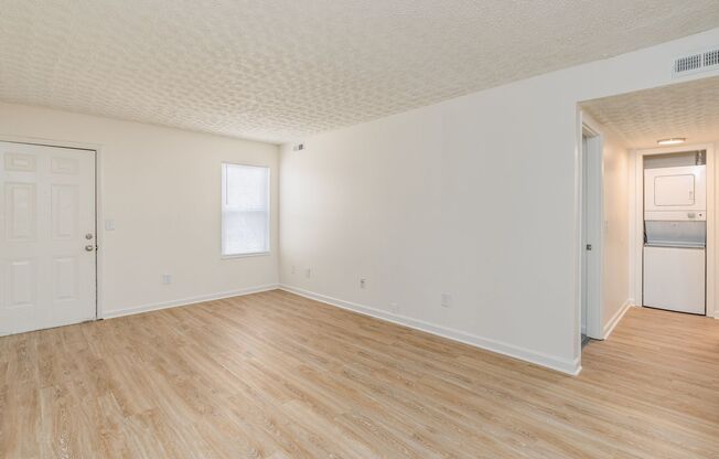 1 bed, 1 bath, 805 sqft, $1,100