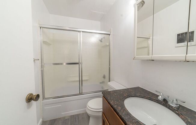 1 bed, 1 bath, 700 sqft, $1,984, Unit 204