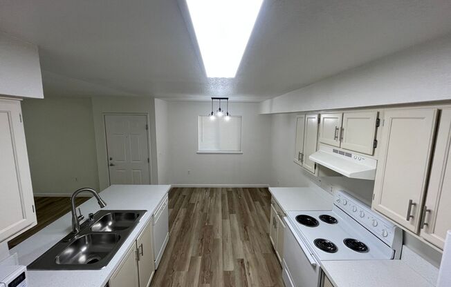 3 beds, 2 baths, 1,076 sqft, $2,200, Unit 2007