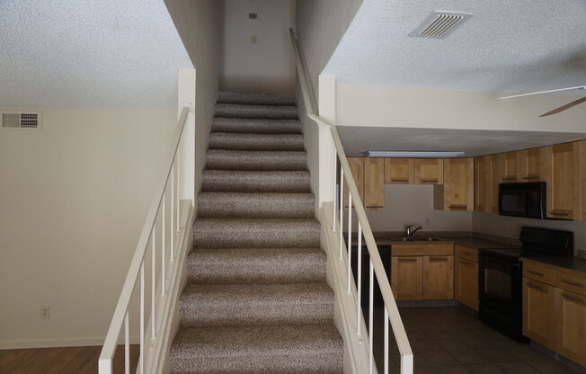 2 beds, 1.5 baths, $1,250, Unit # 1041