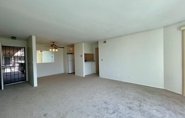 Beautiful One Bedroom One Bathroom Plus Den in La Mesa!