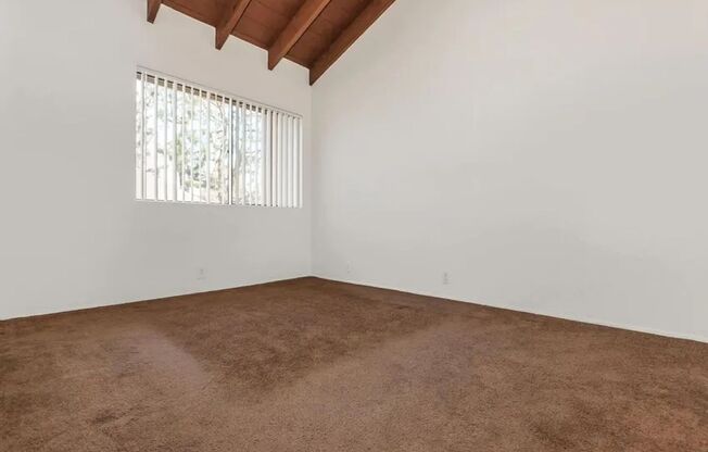 2 beds, 1 bath, 820 sqft, $1,200, Unit 2-70