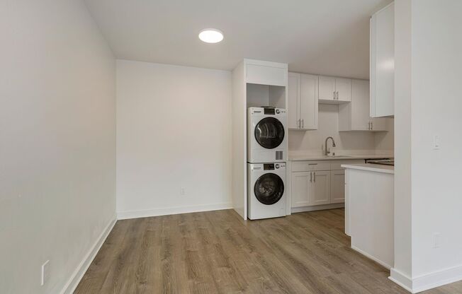 2 beds, 1 bath, 986 sqft, $2,700, Unit 301