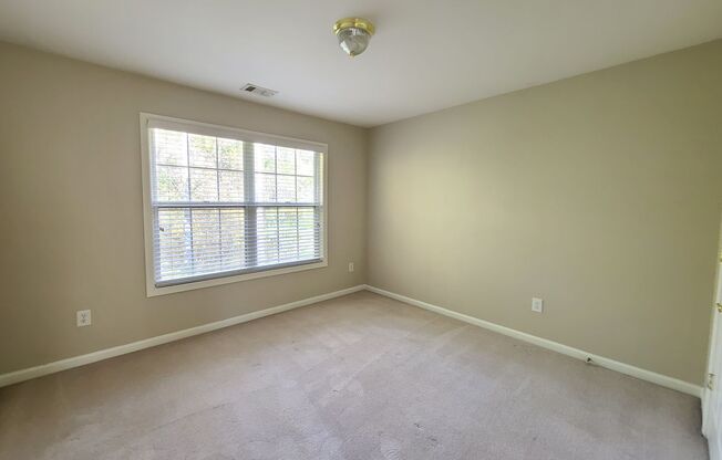 5 beds, 3 baths, $2,695
